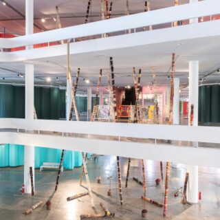Vista da instalação de Ana Raylander Mártis dos Anjos durante a 36ª Bienal de São Paulo © Levi Fanan - Fundação Bienal